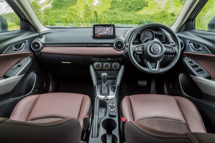 Торпедо Mazda CX-3 GT Sport 2017 года  (UK) (фото 11 из 23)